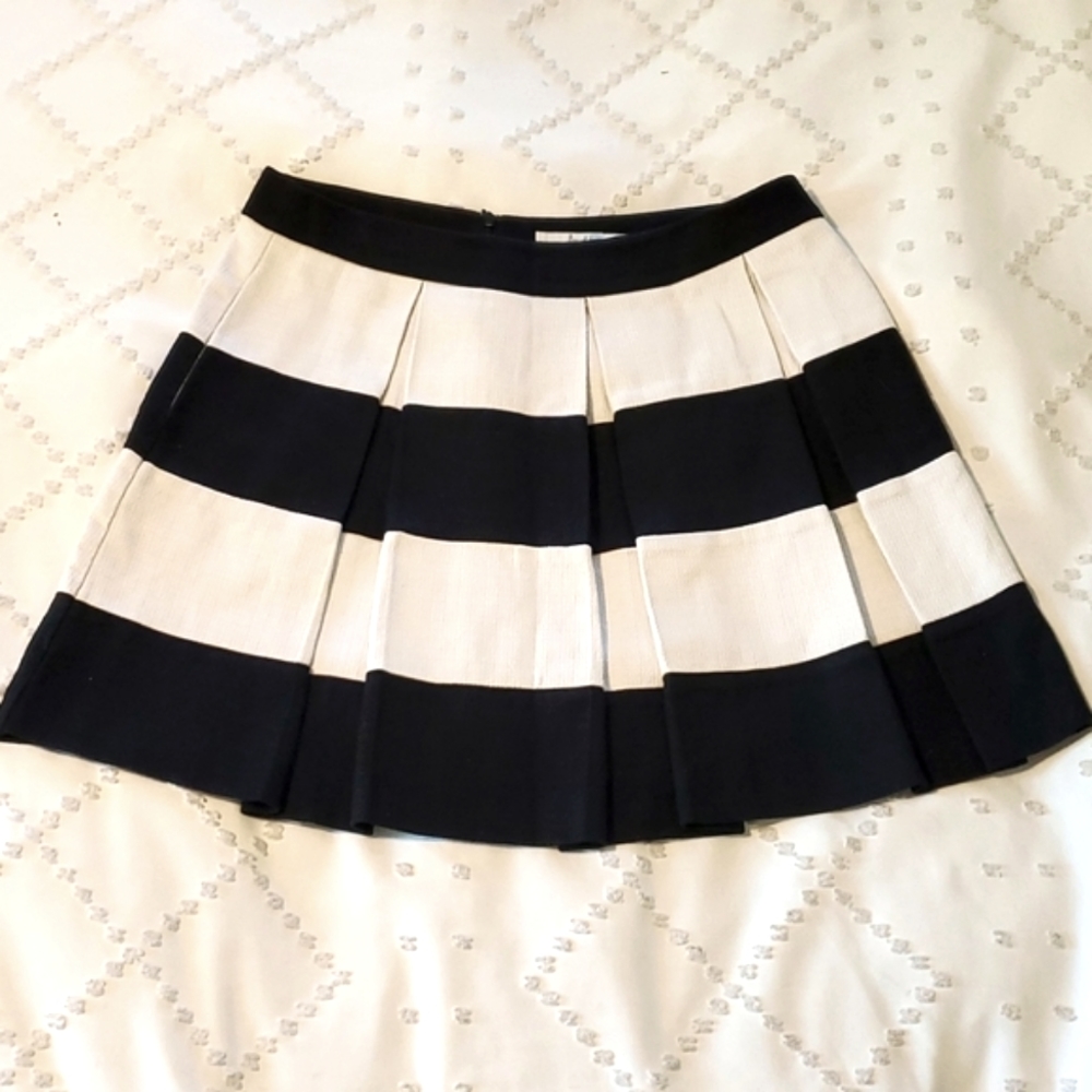 Boden pleated black and cream wide striped Mini skirt size 8 petite
